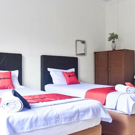 Hotel Reddoorz Near Sultan Hasanuddin Airport 2 Makassar Exterior foto