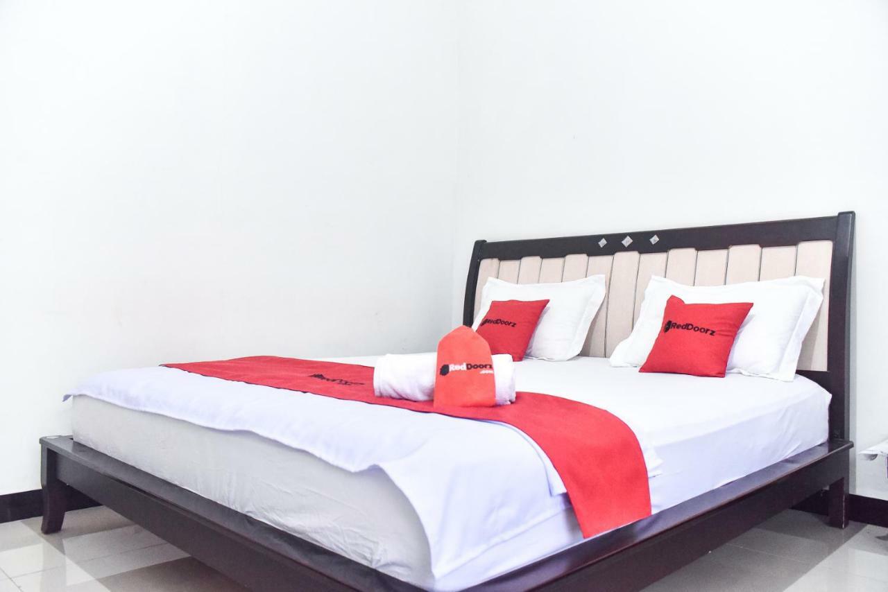Hotel Reddoorz Near Sultan Hasanuddin Airport 2 Makassar Exterior foto