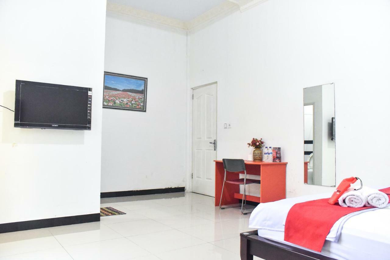 Hotel Reddoorz Near Sultan Hasanuddin Airport 2 Makassar Exterior foto