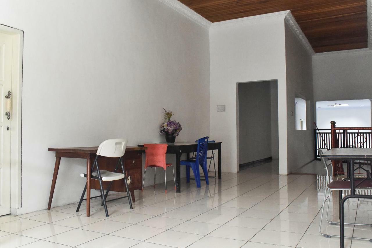 Hotel Reddoorz Near Sultan Hasanuddin Airport 2 Makassar Exterior foto