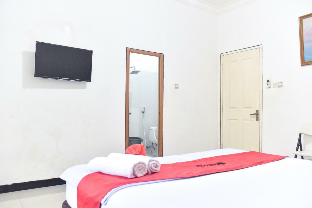 Hotel Reddoorz Near Sultan Hasanuddin Airport 2 Makassar Exterior foto