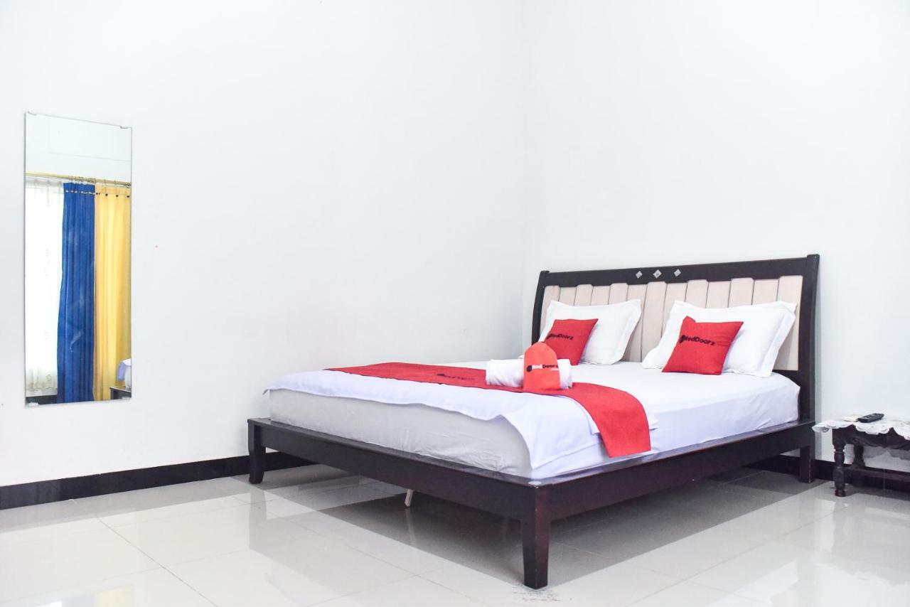 Hotel Reddoorz Near Sultan Hasanuddin Airport 2 Makassar Exterior foto