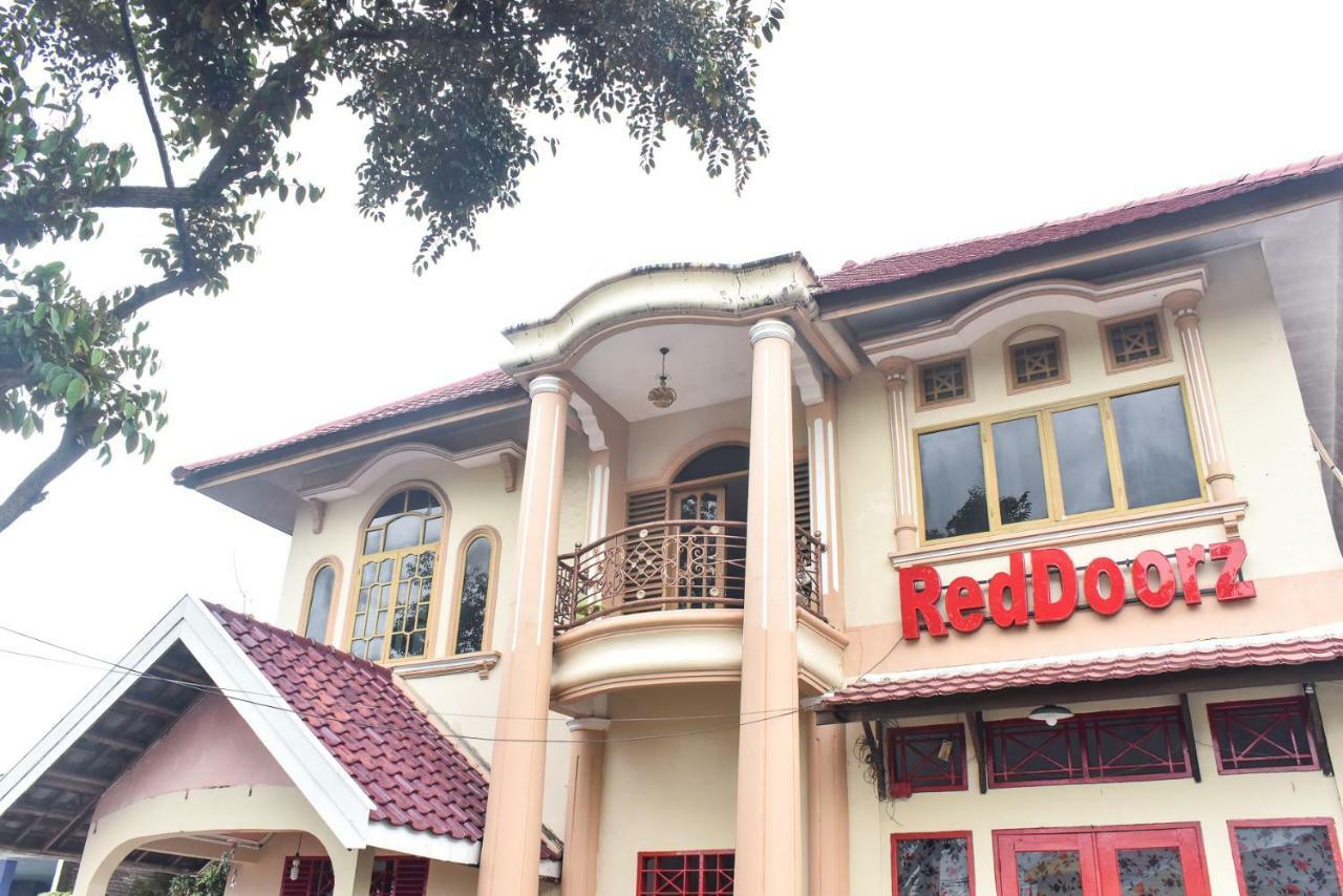 Hotel Reddoorz Near Sultan Hasanuddin Airport 2 Makassar Exterior foto
