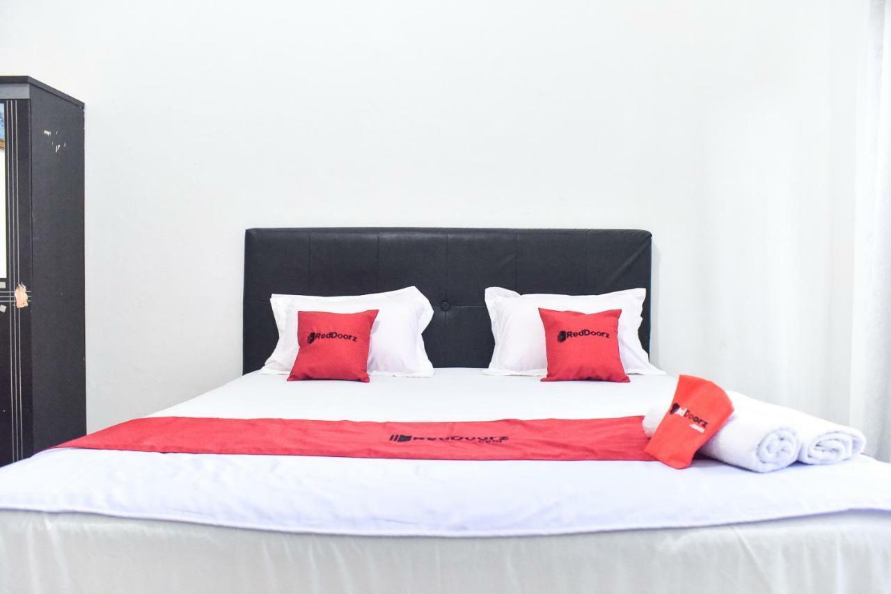 Hotel Reddoorz Near Sultan Hasanuddin Airport 2 Makassar Exterior foto