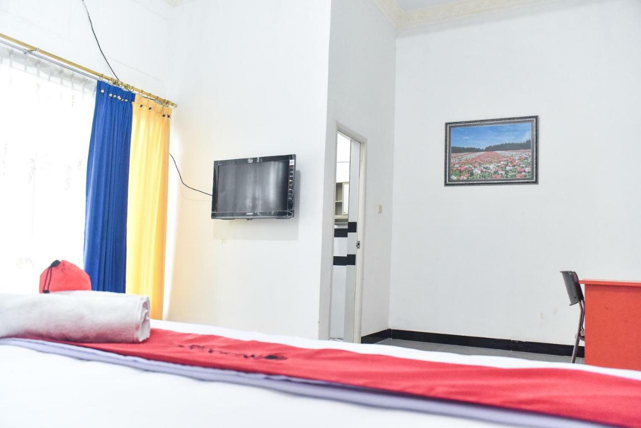 Hotel Reddoorz Near Sultan Hasanuddin Airport 2 Makassar Exterior foto