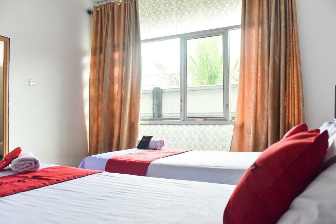 Hotel Reddoorz Near Sultan Hasanuddin Airport 2 Makassar Exterior foto