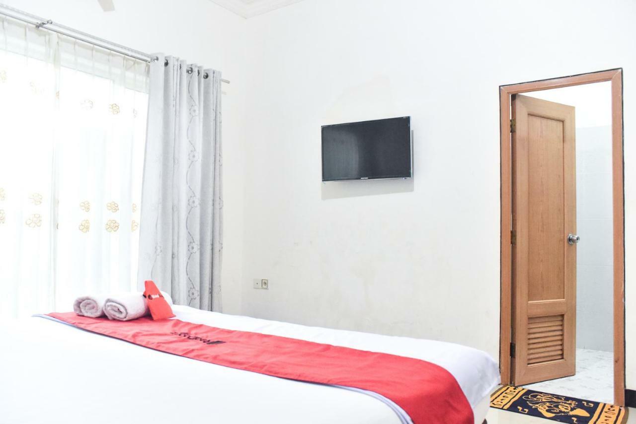Hotel Reddoorz Near Sultan Hasanuddin Airport 2 Makassar Exterior foto